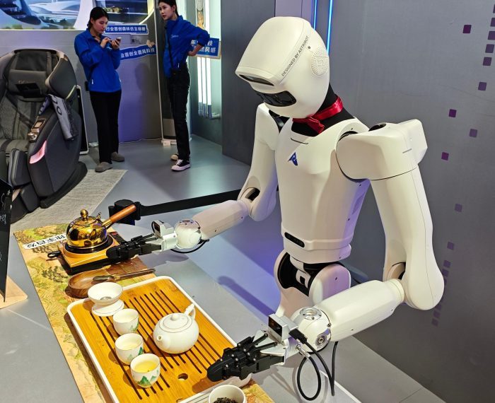robot1 scaled e1789677880285 700x570
